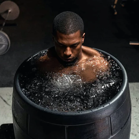 Athlete immersed in a cold plunge